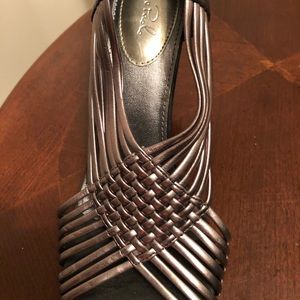 Gold/brown size 10 female shoes - new w/out tag